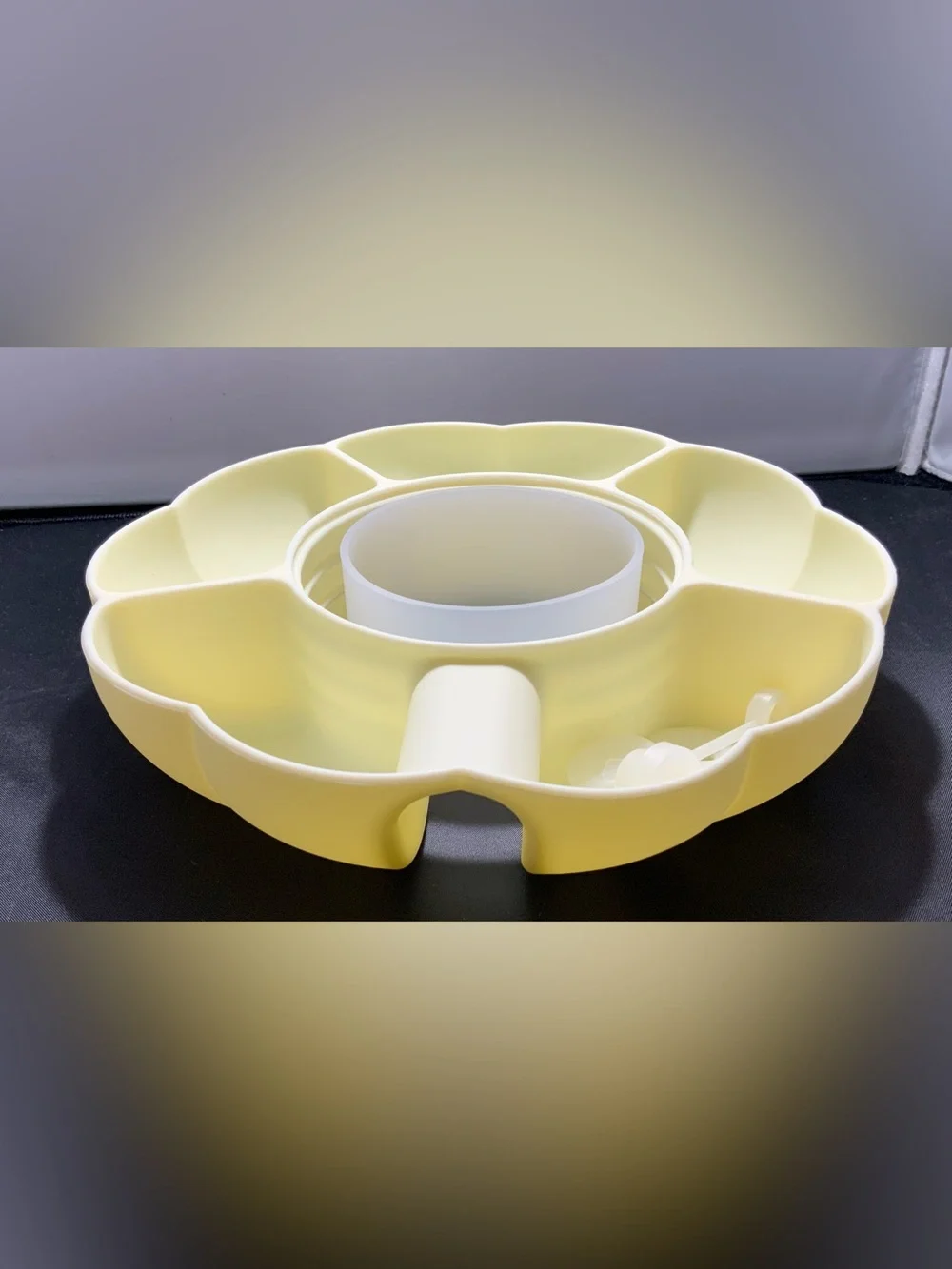 Stanley 40oz Silicon Snack Tray 5 Compartment W/Straw&Cup Sleeve - Cream - New